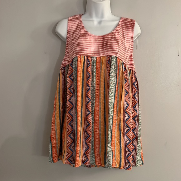 sugarfox Tops - SUGARFOX sleeveless patterened top